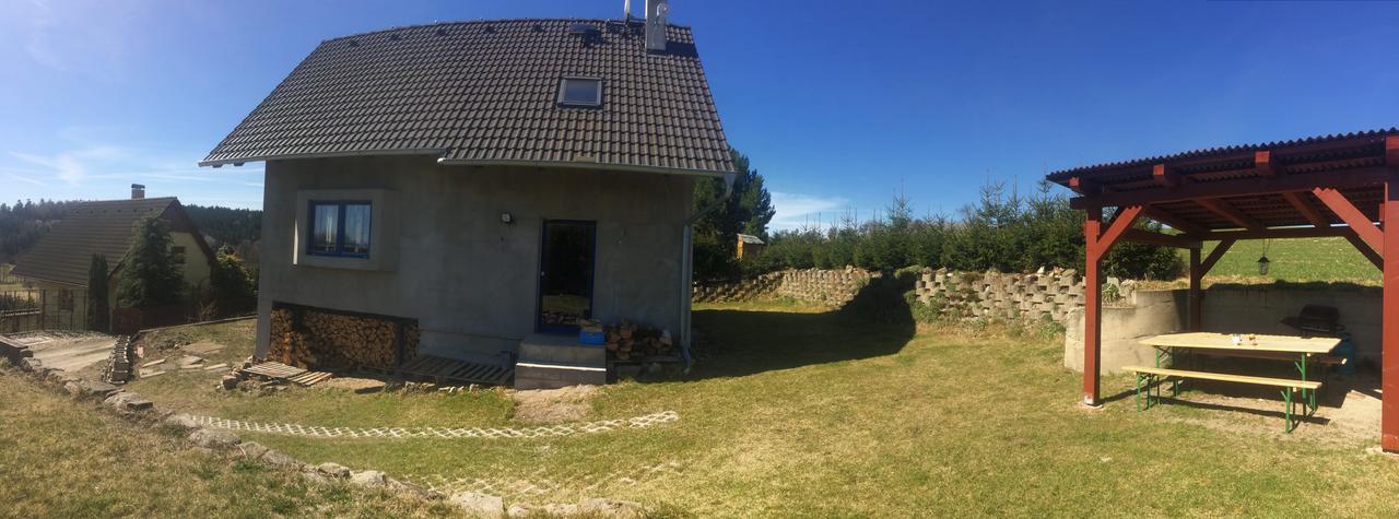 Chata u rybníka Msecke Zehrovice Exterior foto