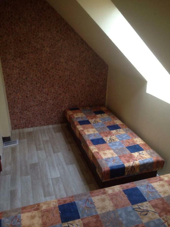 Chata u rybníka Msecke Zehrovice Exterior foto